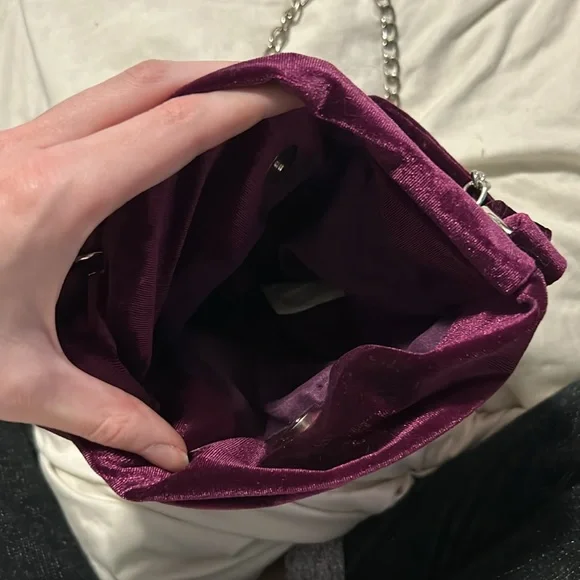 Stylish Purple Velvet Purse with Handle and Metal Chain - Picture 4 of 5